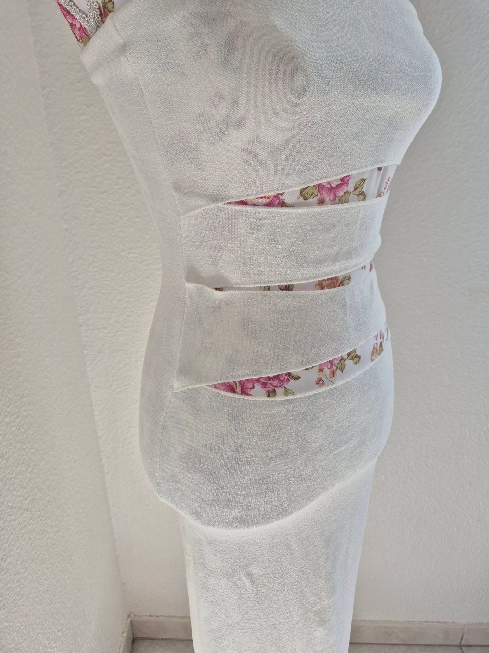 Vestido bustier Zara branco cru midi justo com recortes elegante para coquetel tamanho M 38 – photo 3